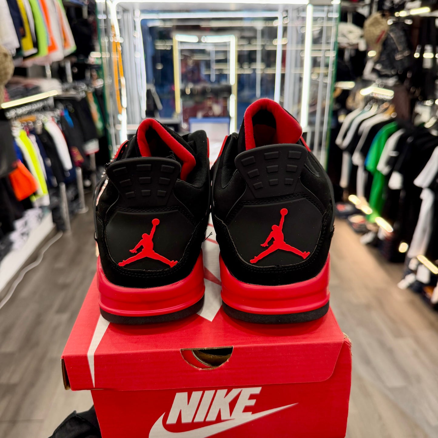 AIR JORDAN 4