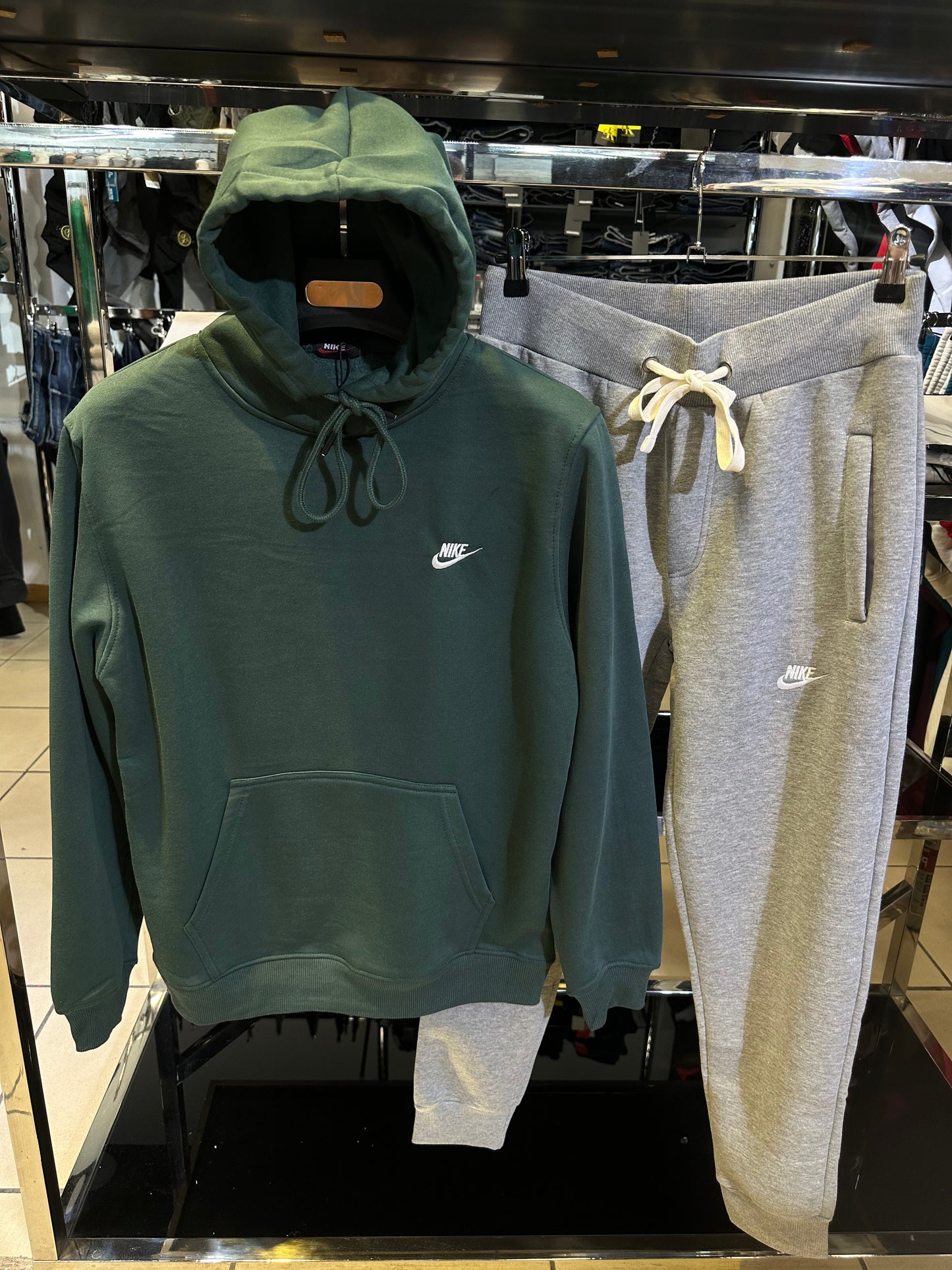 NIKE SPORTSWEAR SET