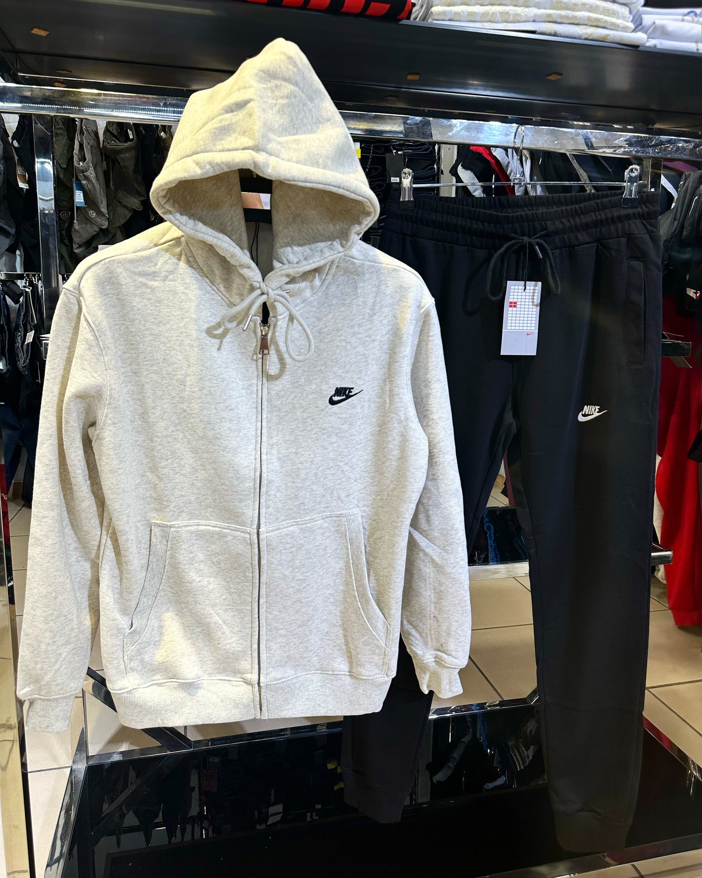 NIKE SPORTSWEAR SET