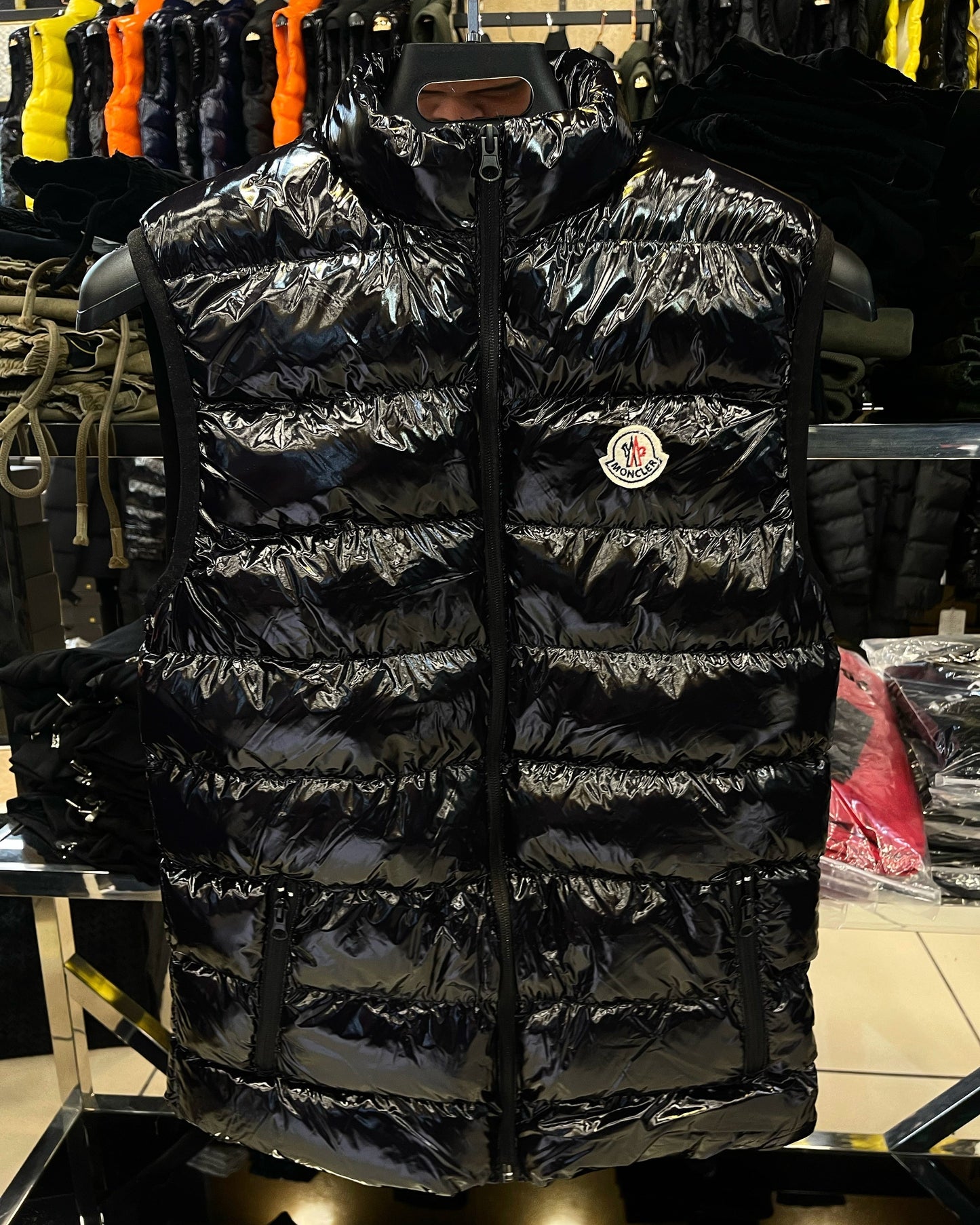 MONCLER - ΓΥΑΛΙΣΤΕΡΟ ΑΜΑΝΙΚΟ ΜΠΟΥΦΑΝ 2026