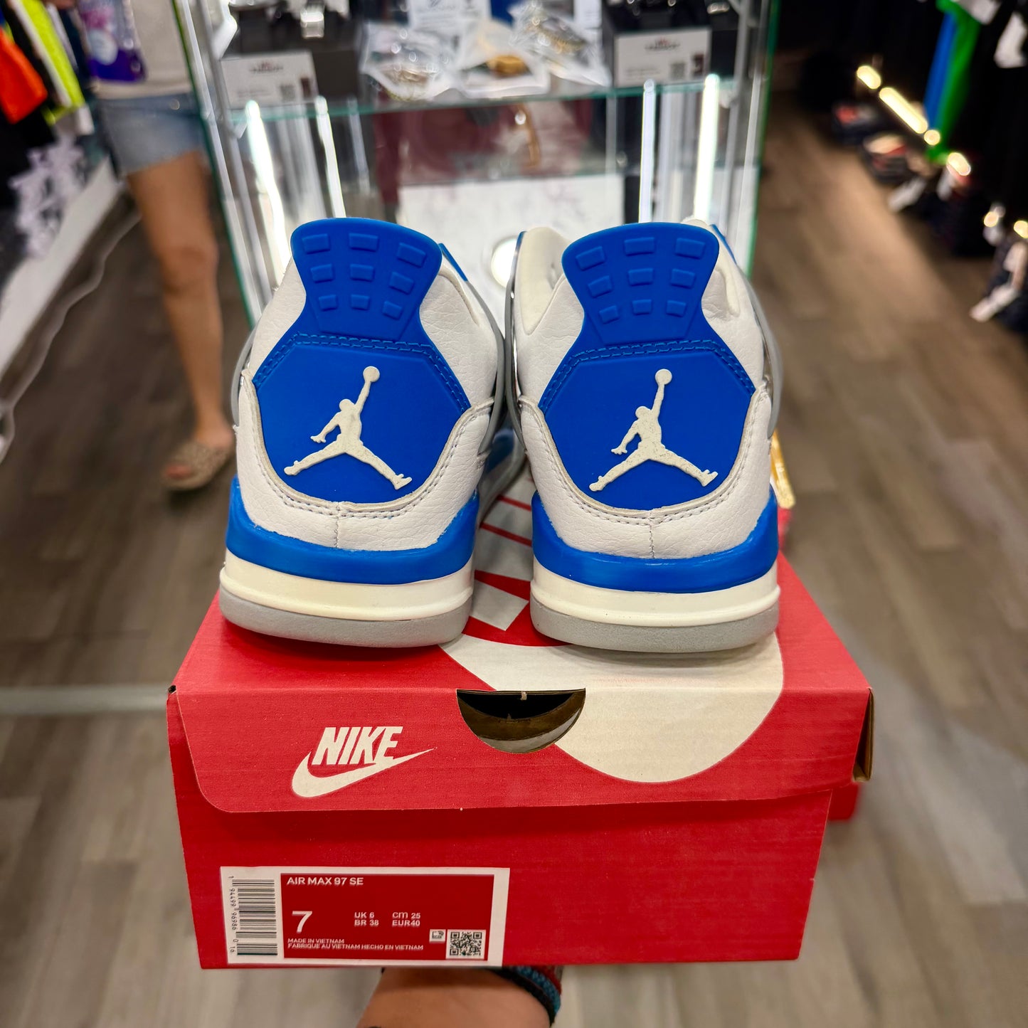AIR JORDAN 4