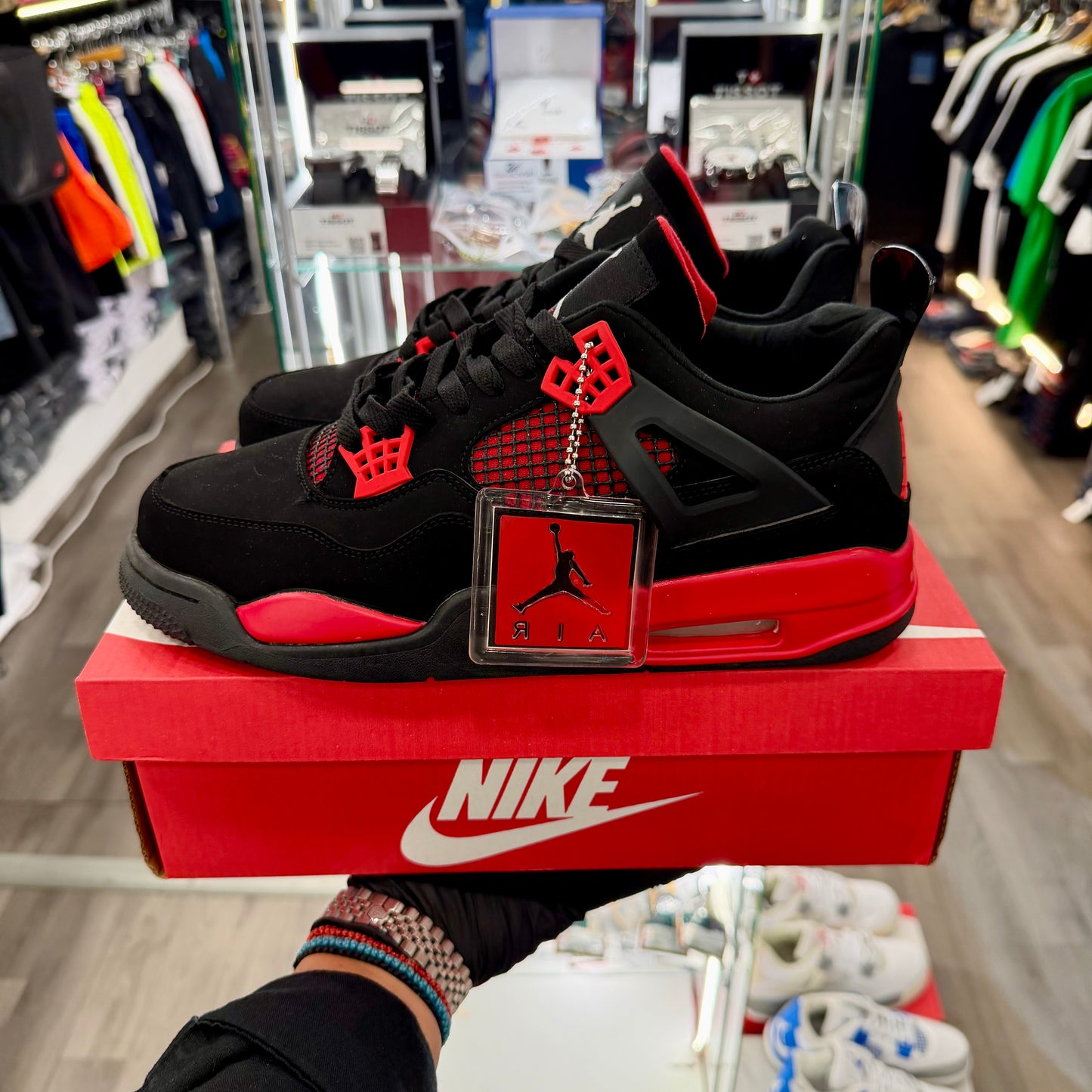 AIR JORDAN 4
