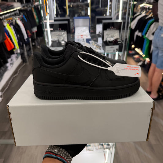 NIKE AIR FORCE 1 BLACK