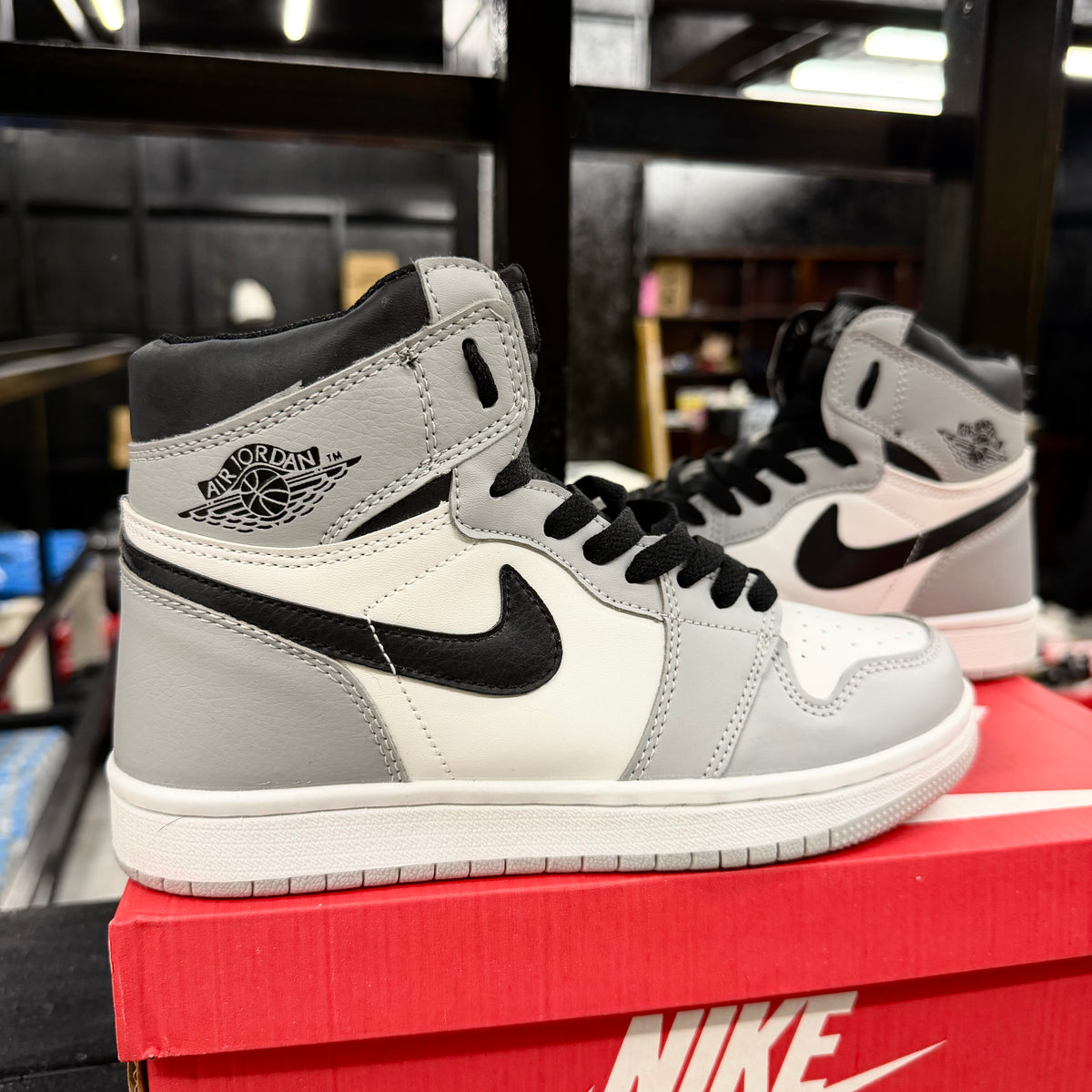 NIKE JORDAN 1
