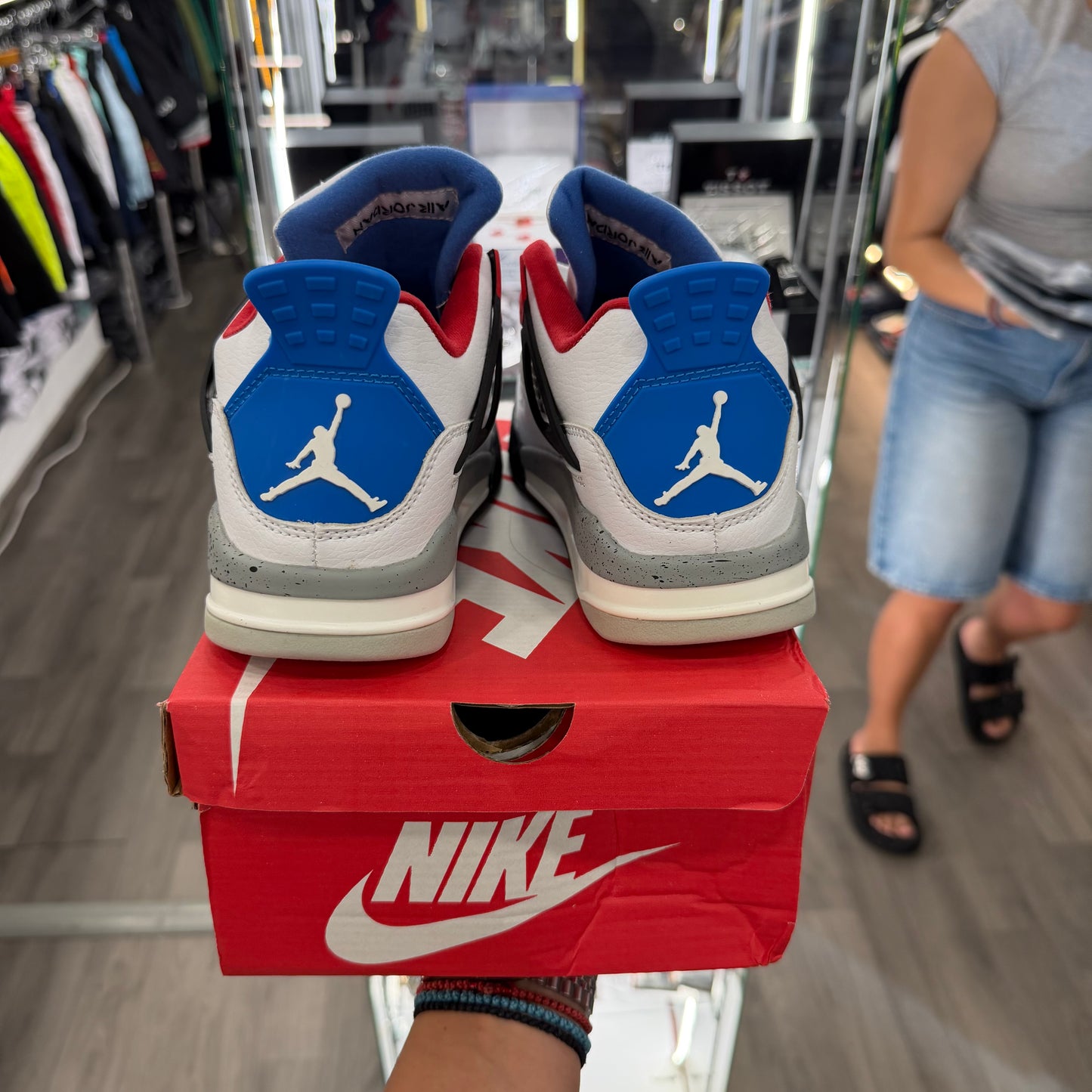AIR JORDAN 4