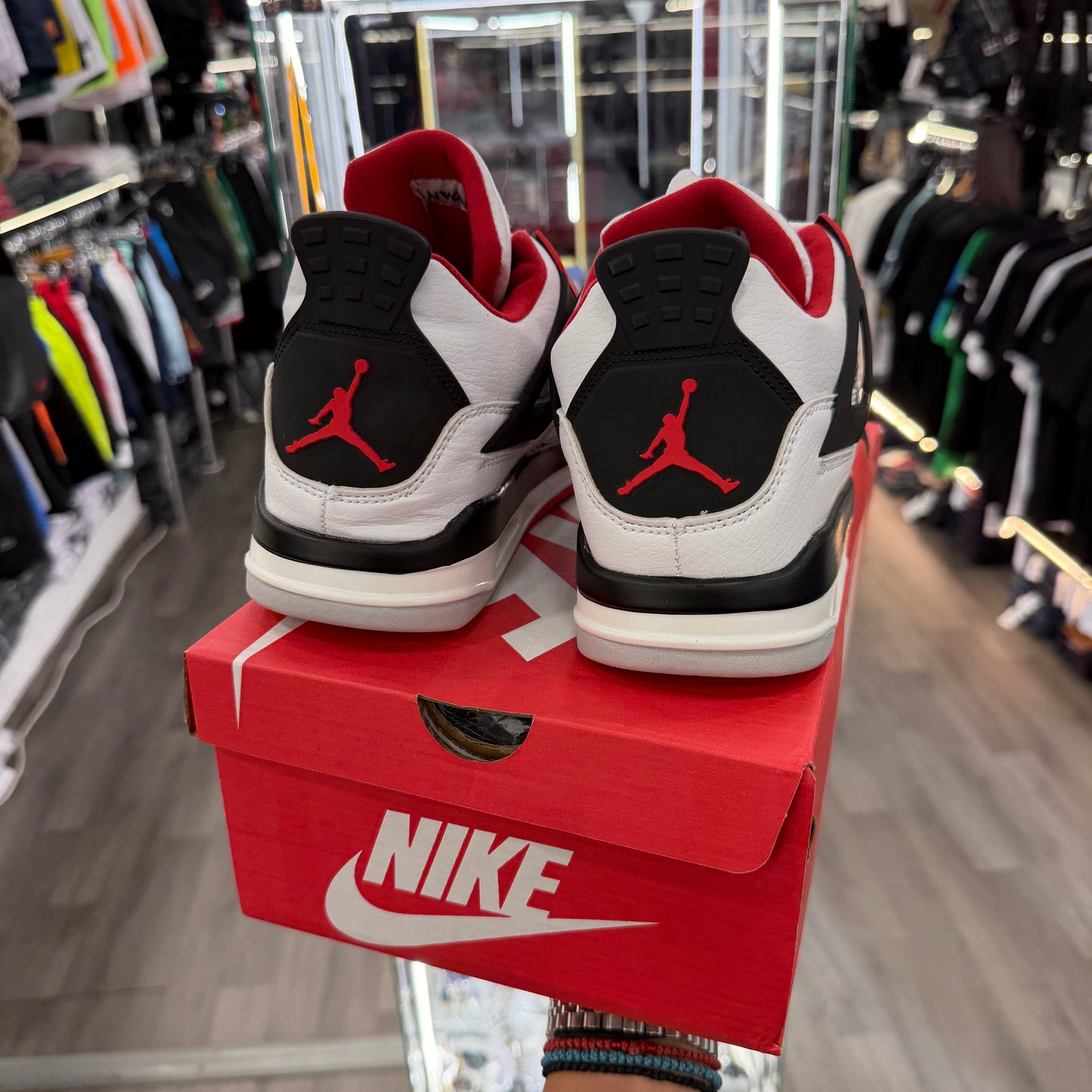 AIR JORDAN 4