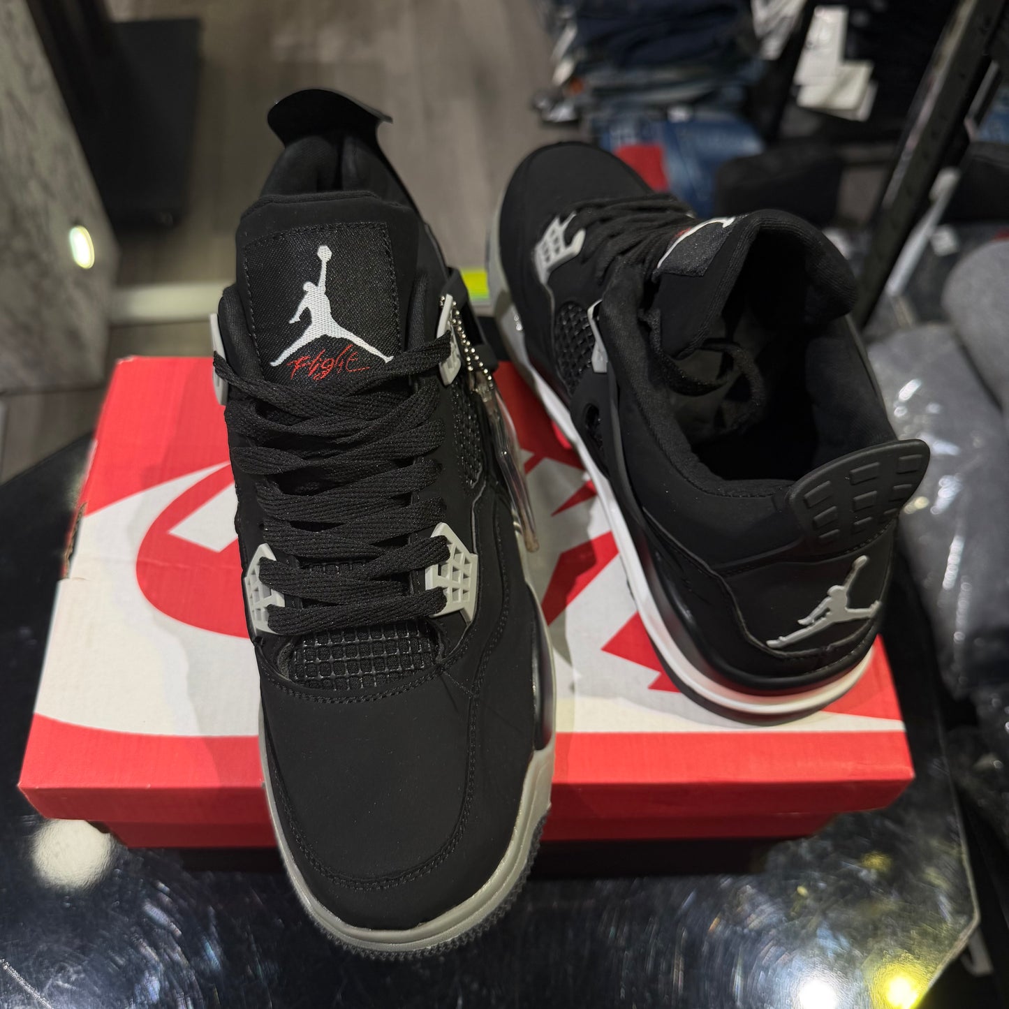 AIR JORDAN 4