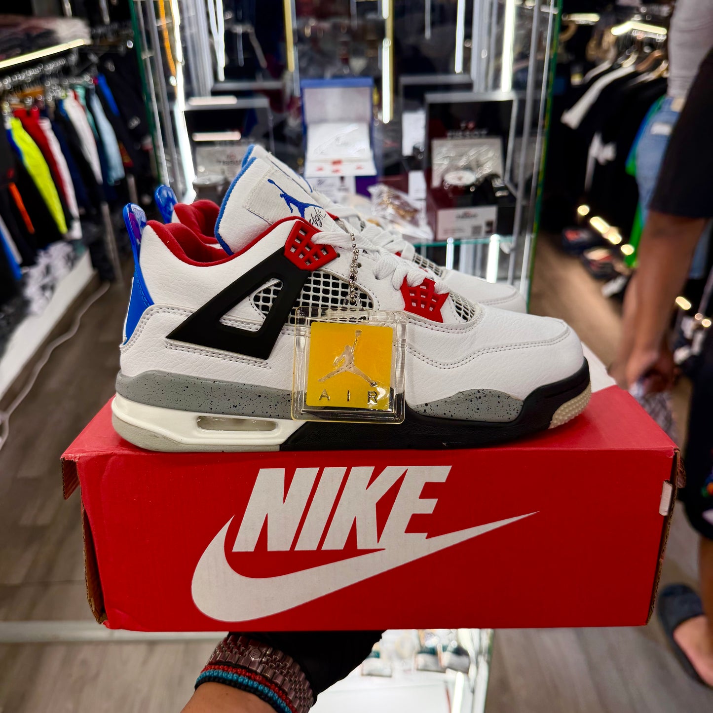 AIR JORDAN 4