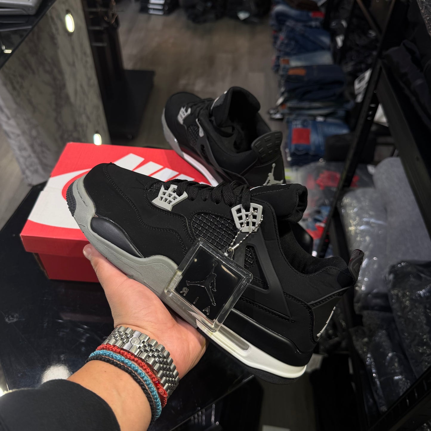 AIR JORDAN 4