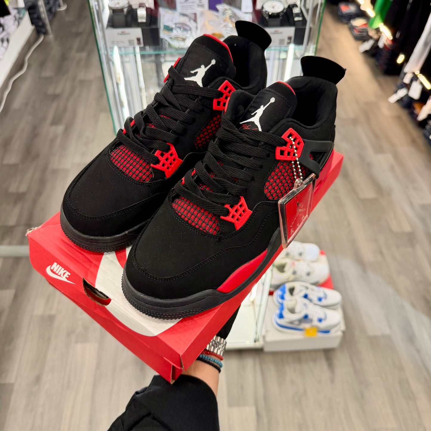 AIR JORDAN 4