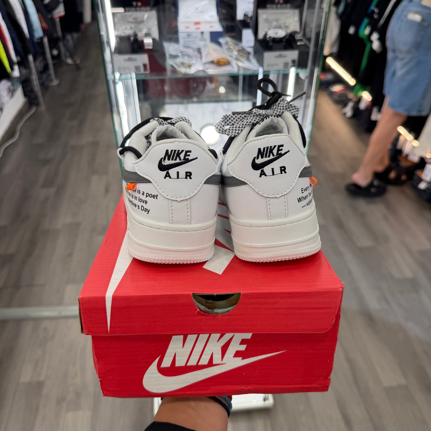 NIKE AIR FORCE OFF WHITE