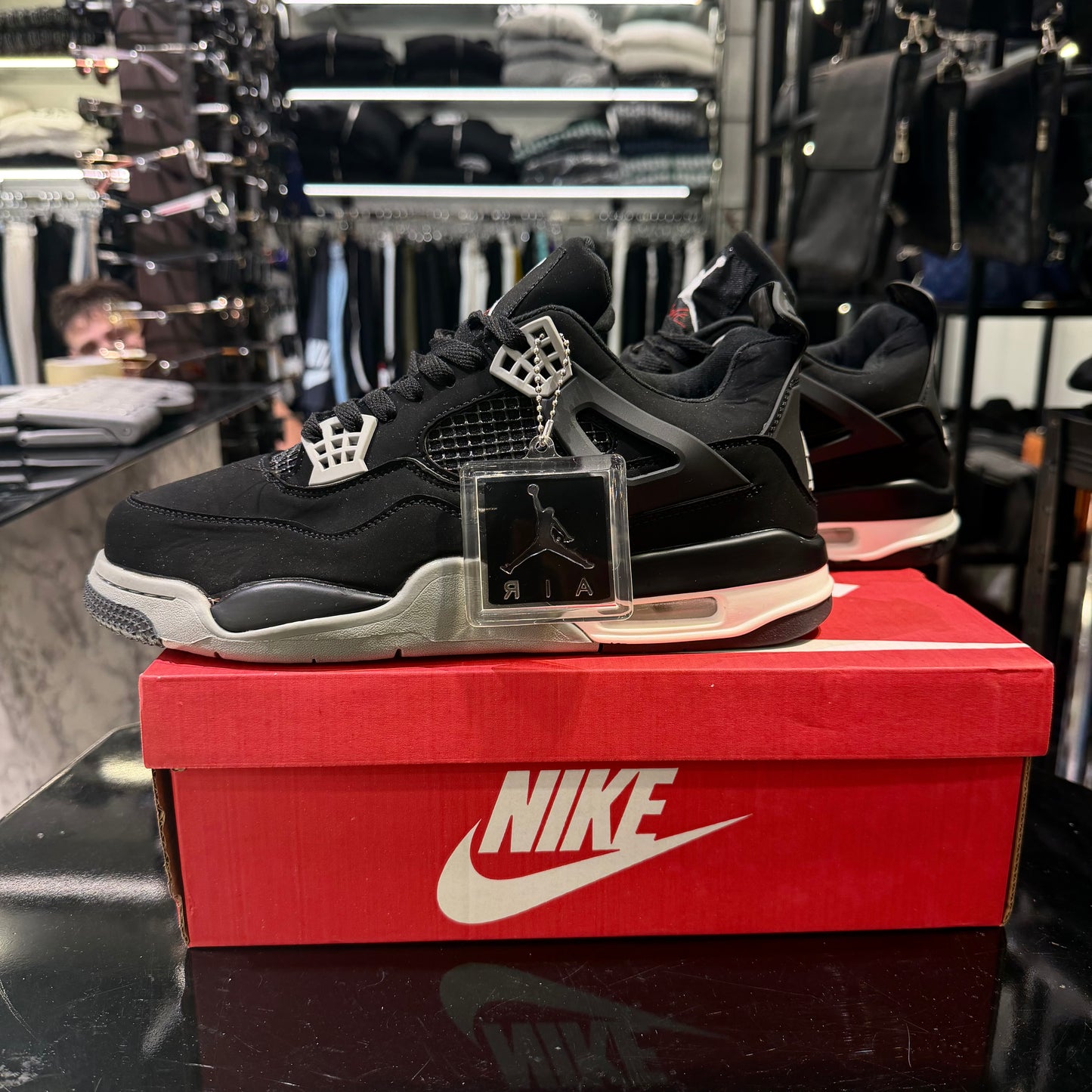 AIR JORDAN 4