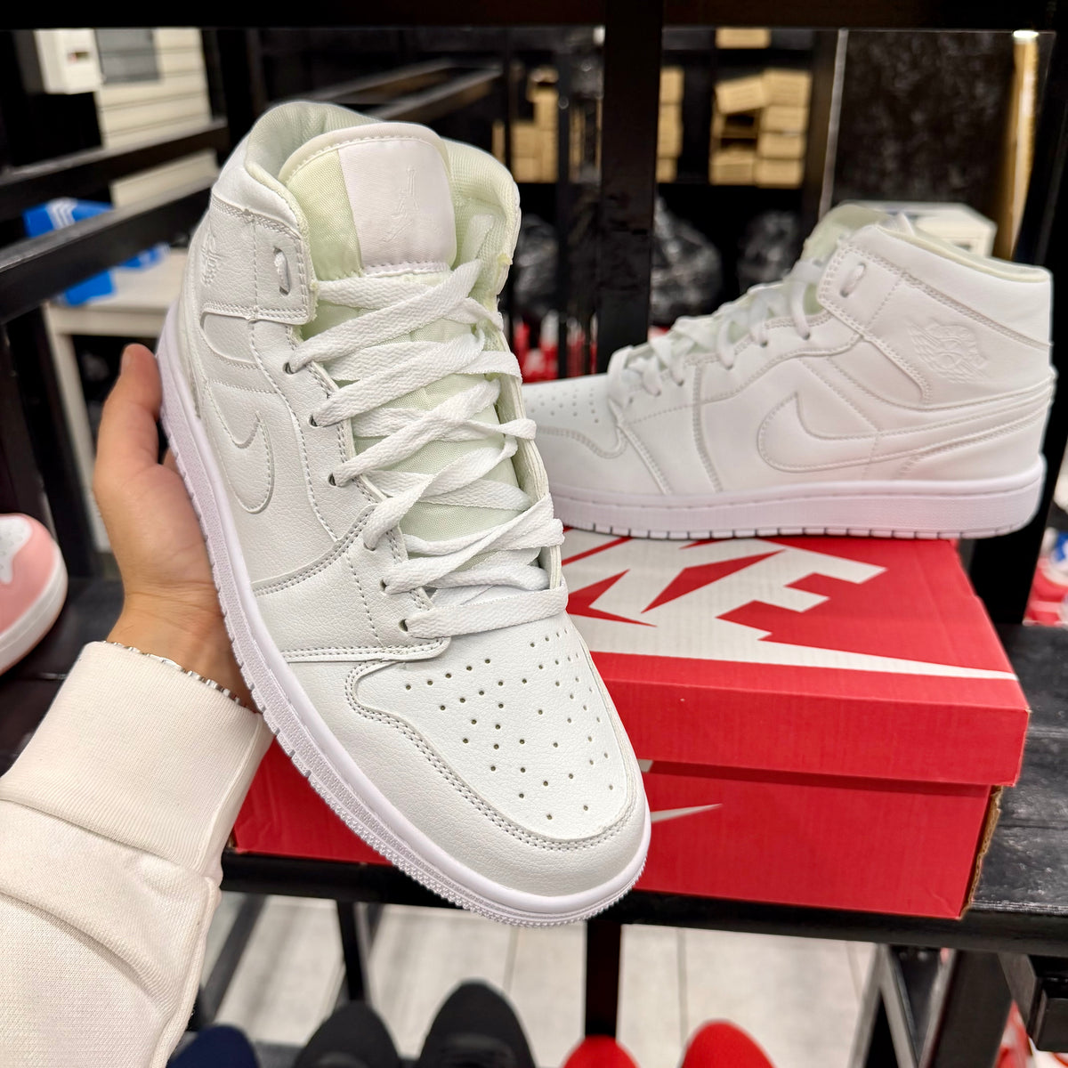 NIKE JORDAN 1