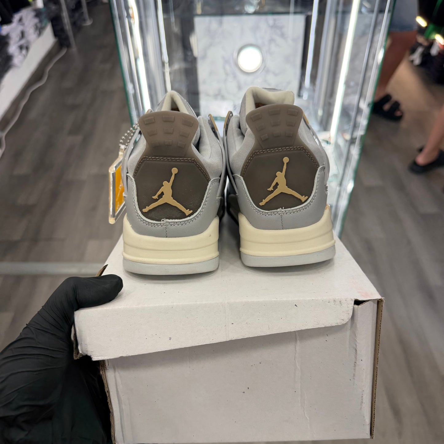 AIR JORDAN 4