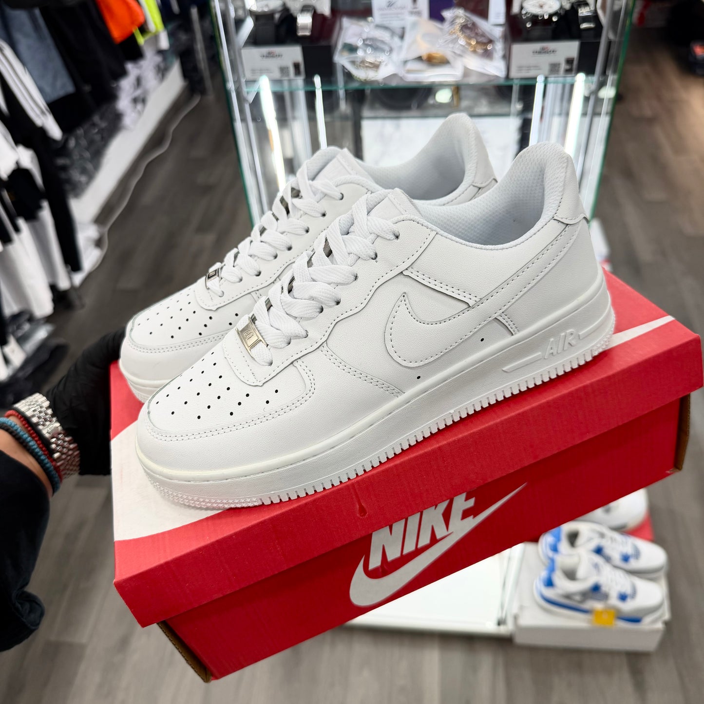 NIKE AIR FORCE 1 WHITE