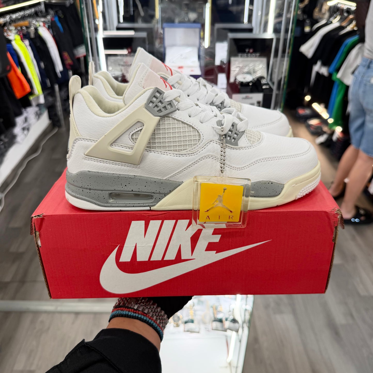 AIR JORDAN 4