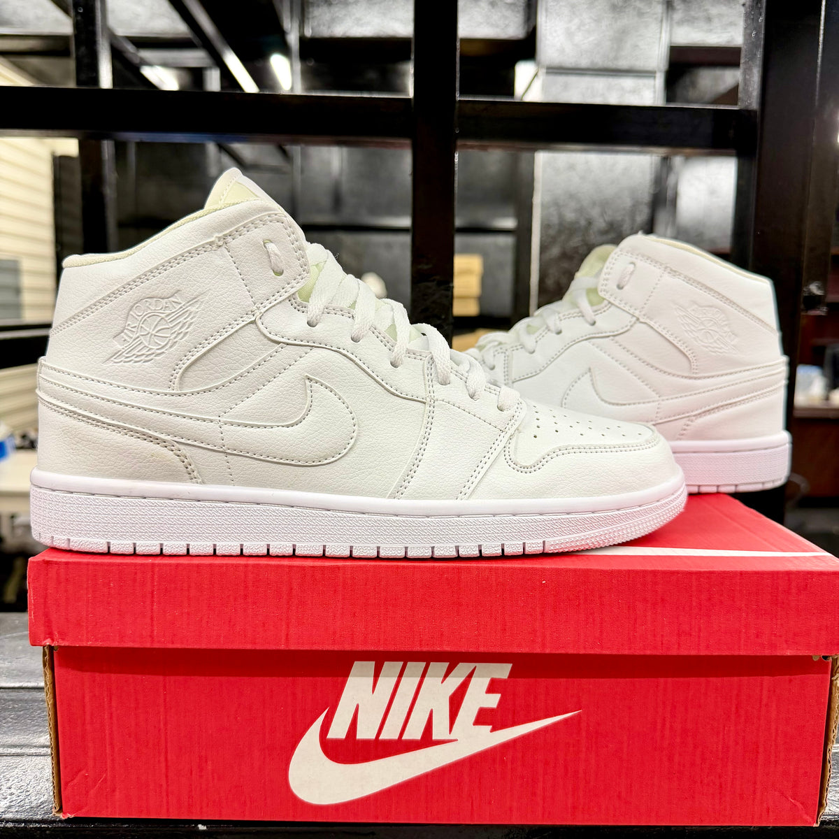 NIKE JORDAN 1