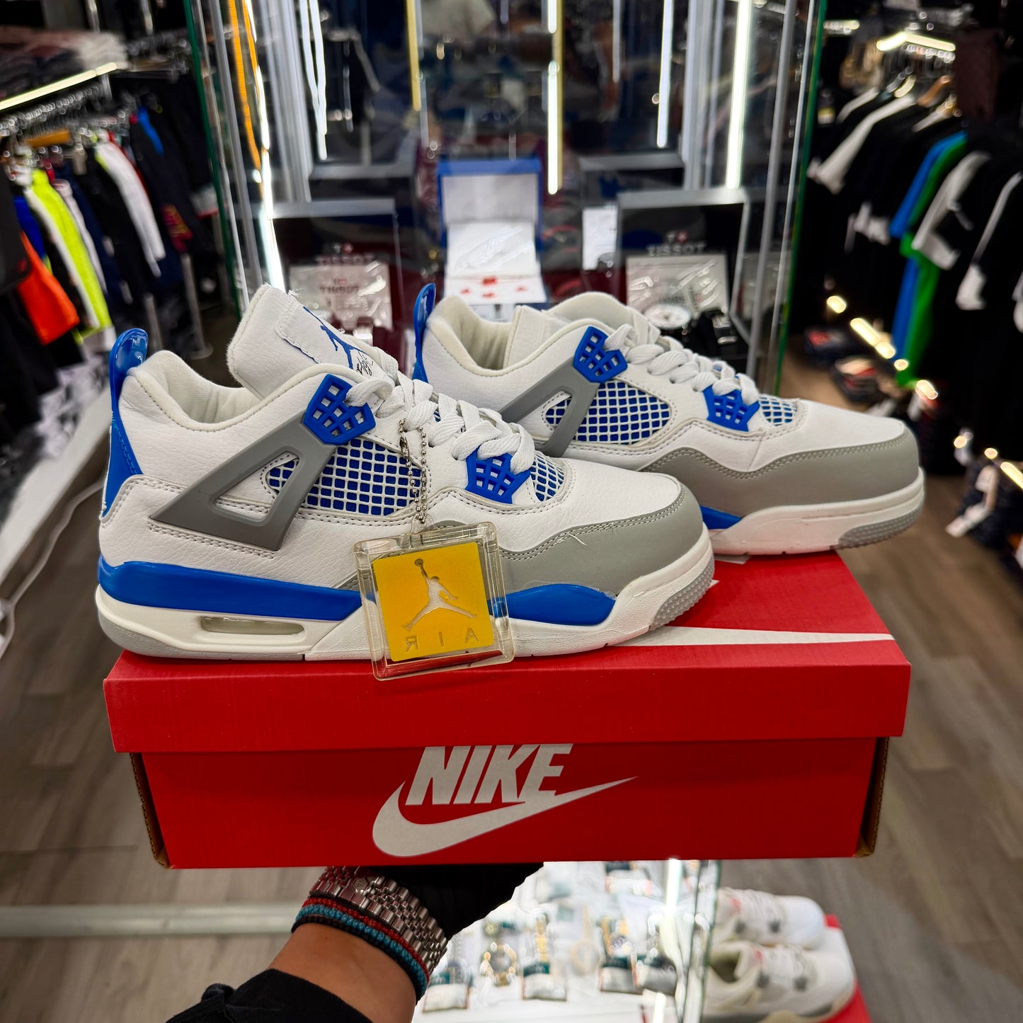AIR JORDAN 4
