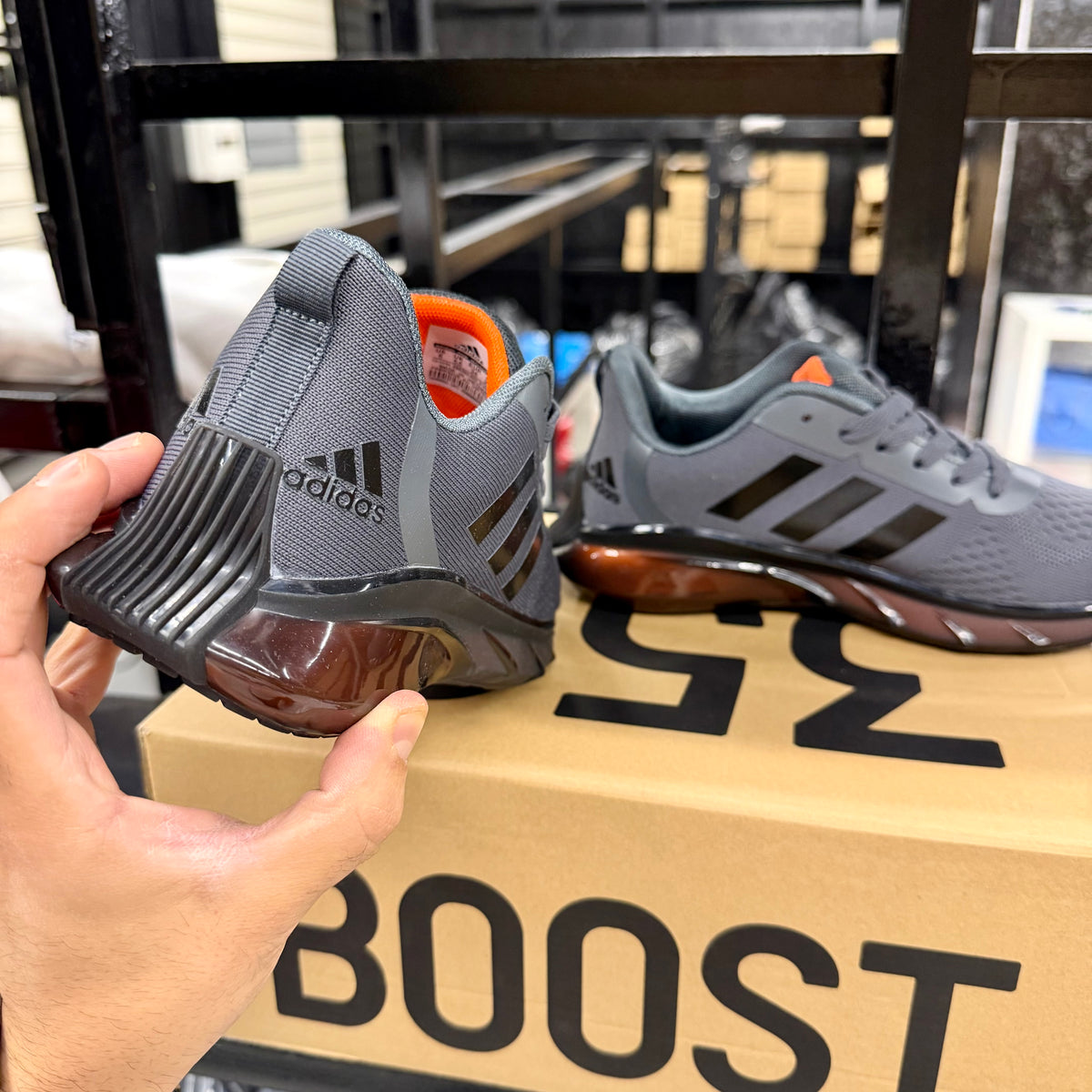 ADIDAS ULTRA BOOST