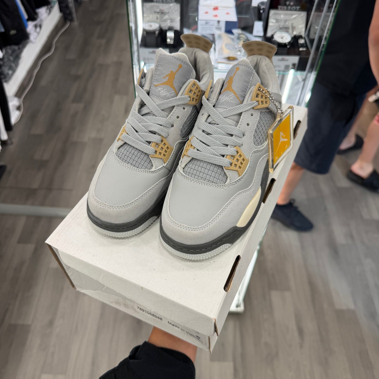 AIR JORDAN 4