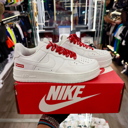 NIKE AIR FORCE 1 SUPREME